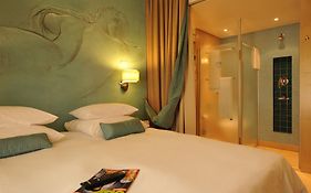 Metcourt At Emperors Palace